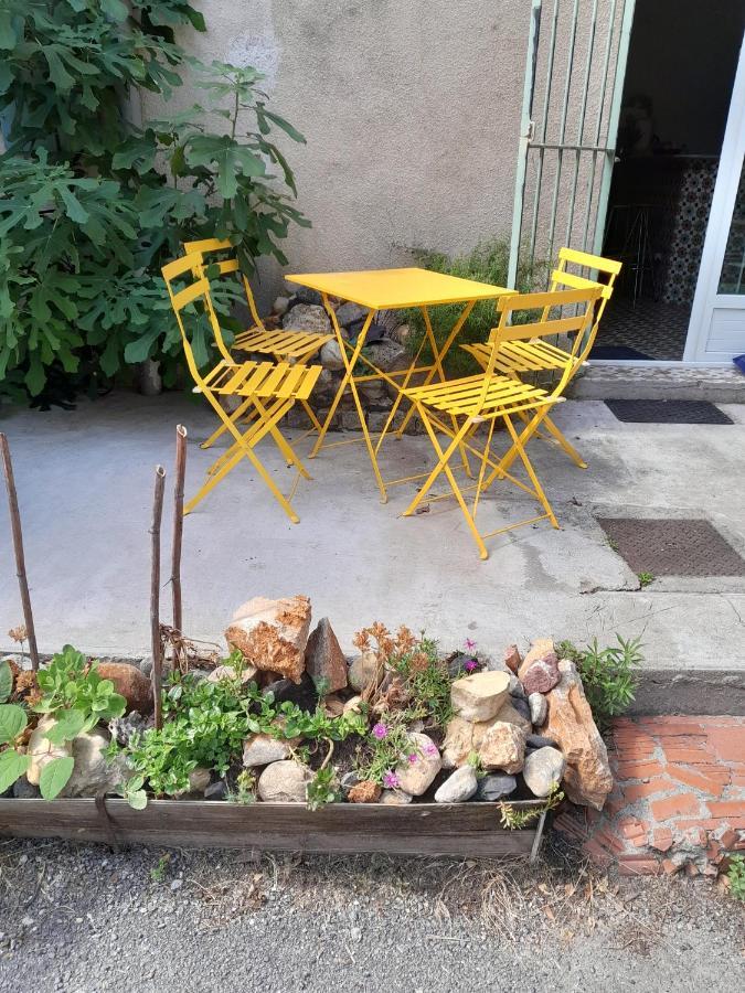 Le Prieure Panzió Saint-Florent-sur-Auzonnet Kültér fotó